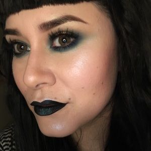 Meet your Posher, Corina